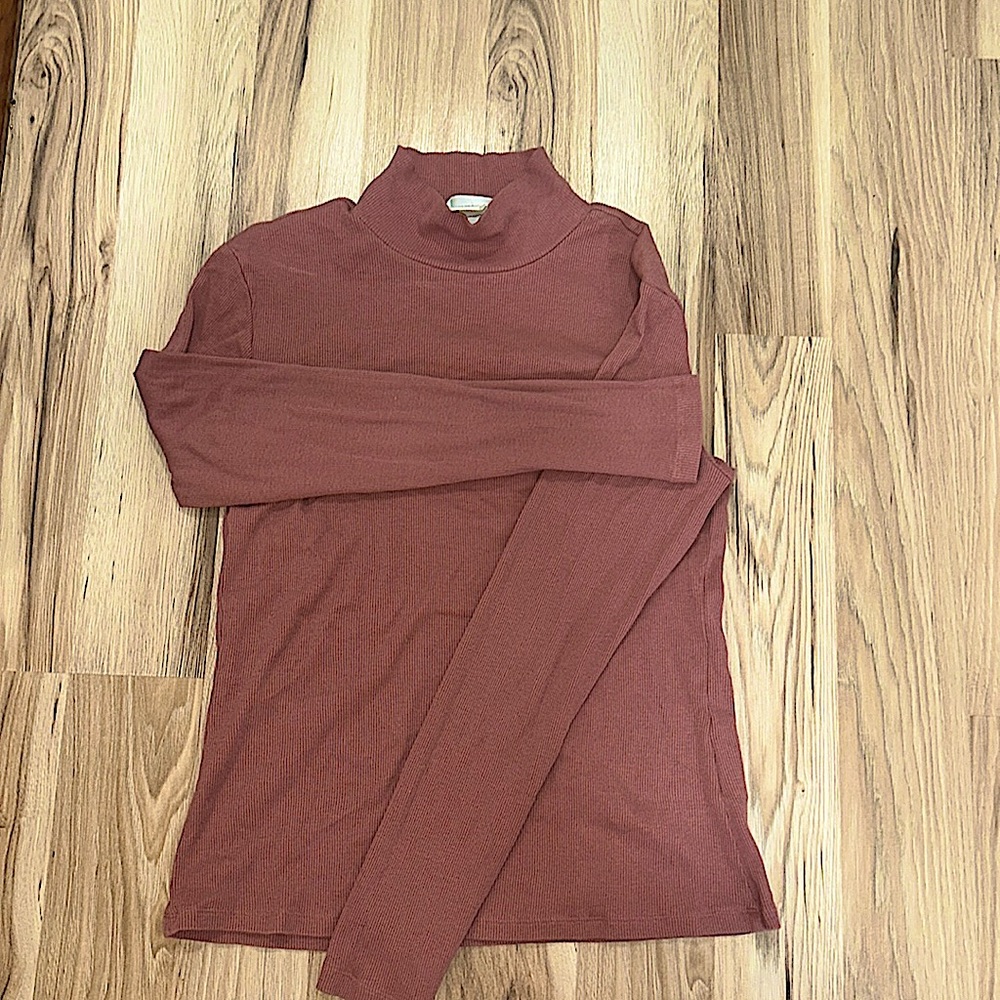 H&M ribbed turtle neck, tight fitting, very comfortable